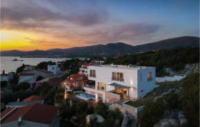 Nice Home In Okrug Donji With Sauna